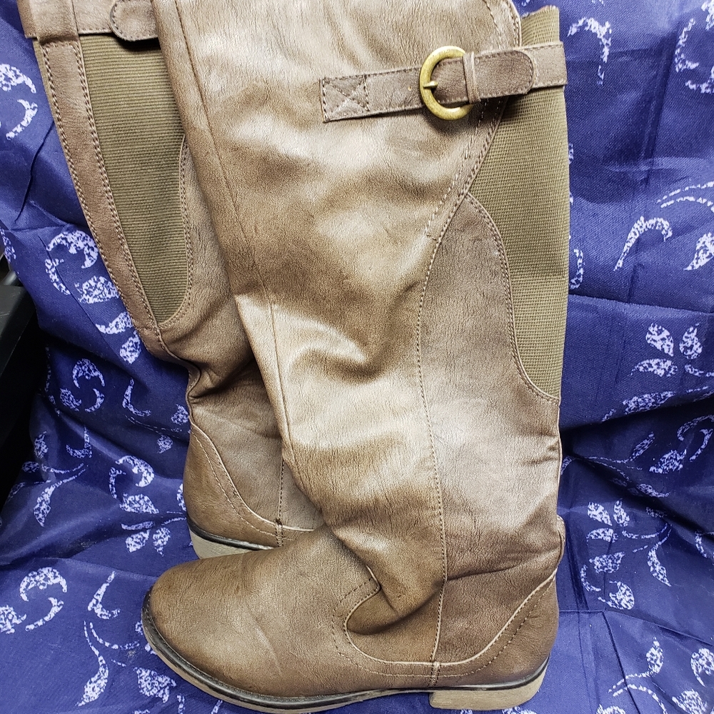 Boots - Picture 2 of 3
